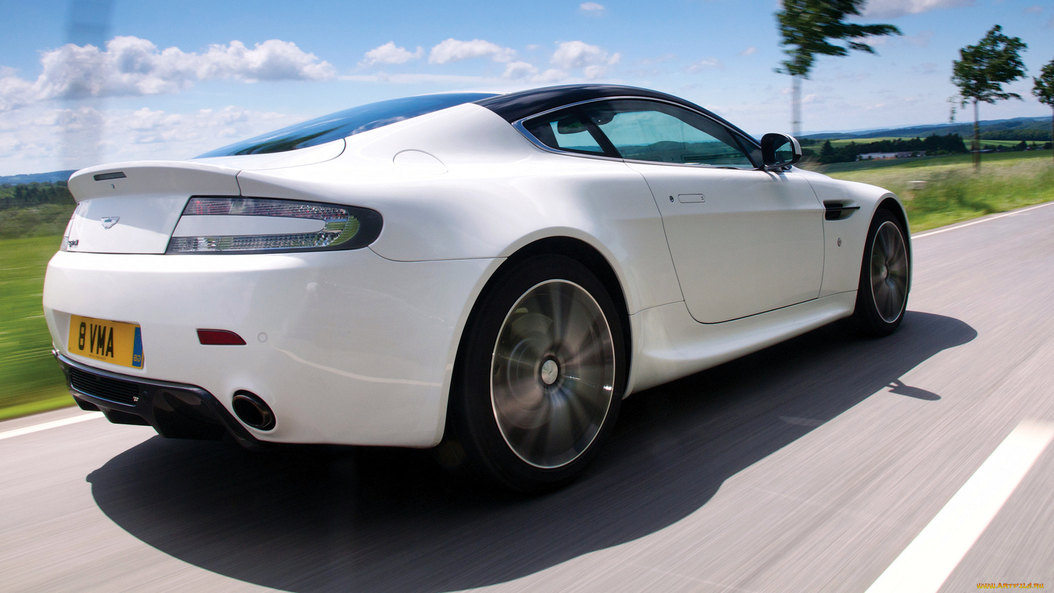 Aston Martin v8 Vantage 2010